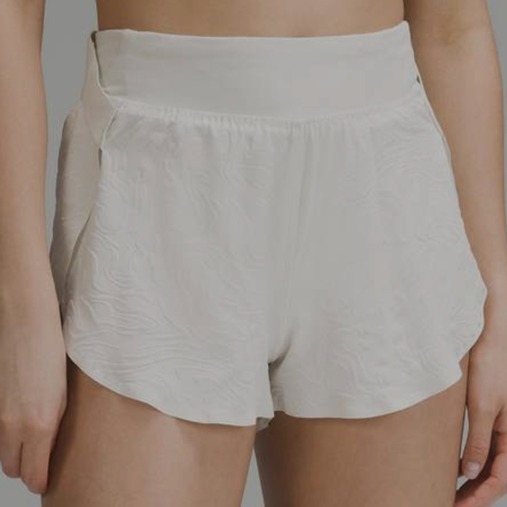 Lululemon Fast and Free High-Rise Short 2" *AirflowIn-Sense Emboss Mini Bone /